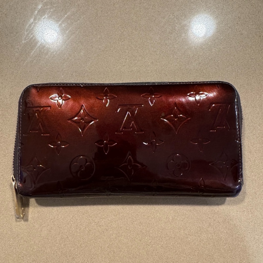 Louis Vuitton Amarante Monogram Vernis Zippy Wallet